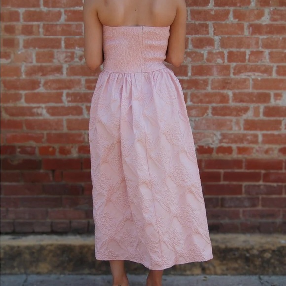 STRAPLESS EMBOSSED MIDI DRESS - Picture 3 of 3